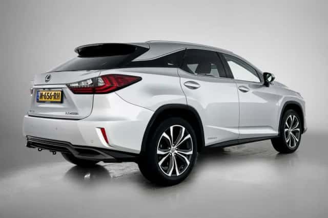 Lexus RX (2017) thumbnail 2