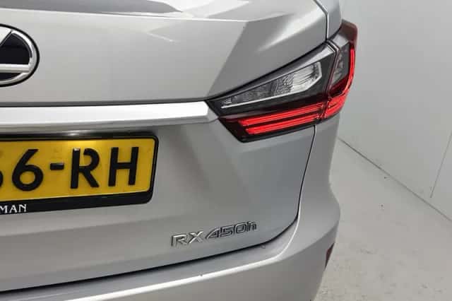 Lexus RX (2017) thumbnail 29