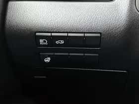 Lexus RX (2017) thumbnail 30