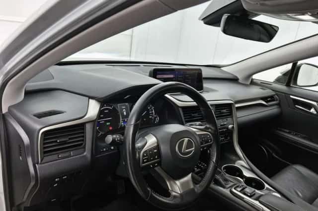 Lexus RX (2017) thumbnail 31