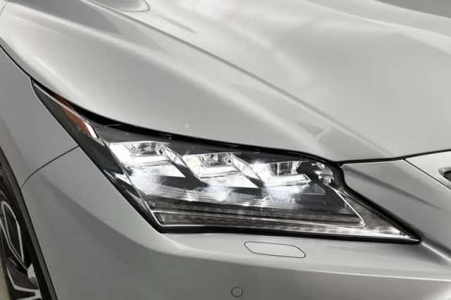 Lexus RX (2017) thumbnail 32