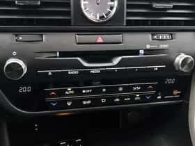 Lexus RX (2017) thumbnail 9