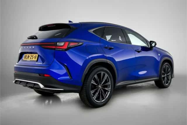 Lexus NX (2022) thumbnail 2