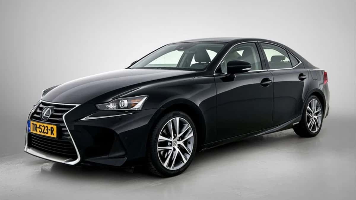 Lexus IS (2018) — foto 1