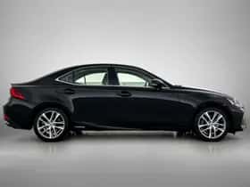 Lexus IS (2018) thumbnail 11