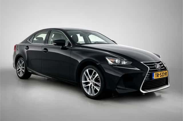 Lexus IS (2018) thumbnail 12