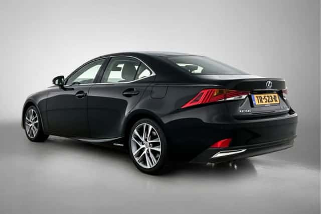 Lexus IS (2018) thumbnail 13