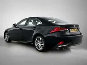 Lexus IS (2018) thumbnail 13