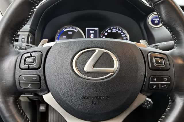 Lexus IS (2018) thumbnail 17