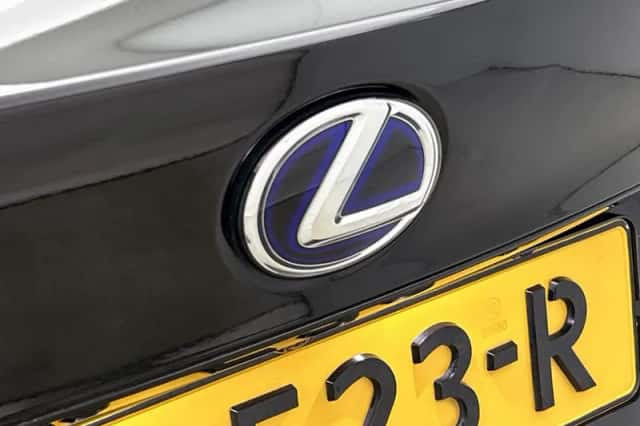 Lexus IS (2018) thumbnail 19