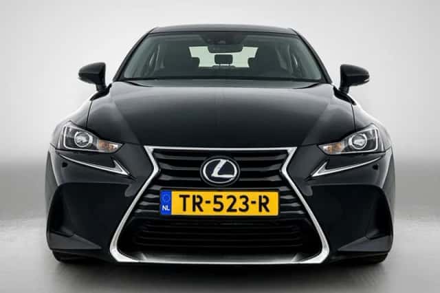Lexus IS (2018) thumbnail 20