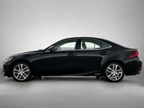 Lexus IS (2018) thumbnail 3