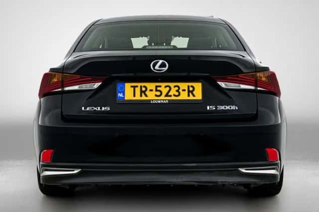 Lexus IS (2018) thumbnail 21