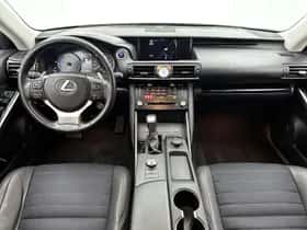 Lexus IS (2018) thumbnail 4
