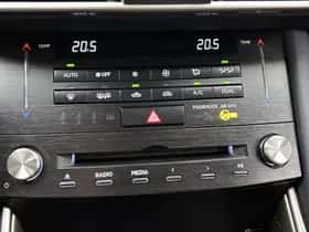 Lexus IS (2018) thumbnail 9