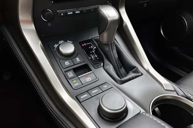 Lexus NX (2017) thumbnail 11