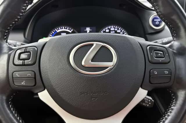 Lexus NX (2017) thumbnail 18