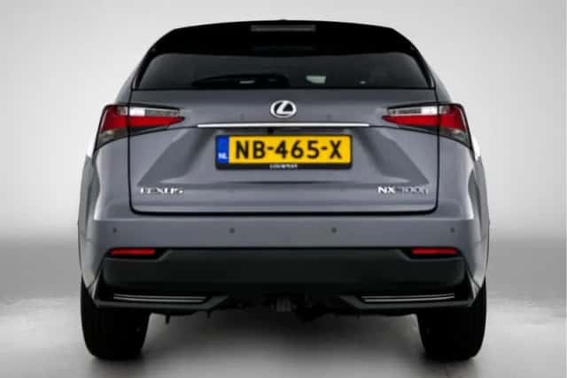 Lexus NX (2017) thumbnail 22