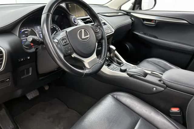 Lexus NX (2017) thumbnail 37