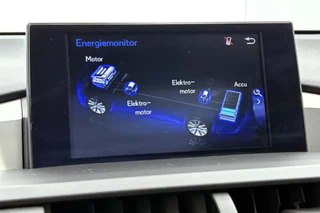 Lexus NX (2017) thumbnail 39