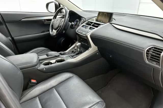 Lexus NX (2017) thumbnail 7