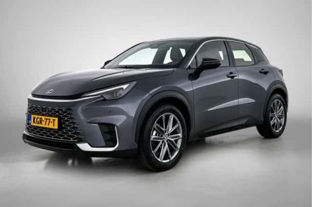 Lexus LBX (2024) thumbnail 1