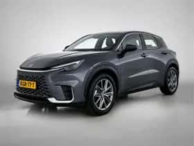 Lexus LBX (2024) thumbnail 1
