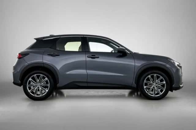 Lexus LBX (2024) thumbnail 11