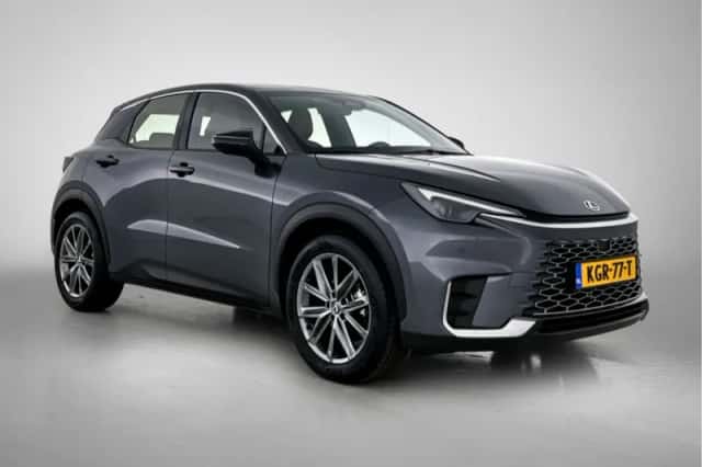Lexus LBX (2024) thumbnail 12