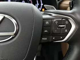Lexus LBX (2024) thumbnail 14