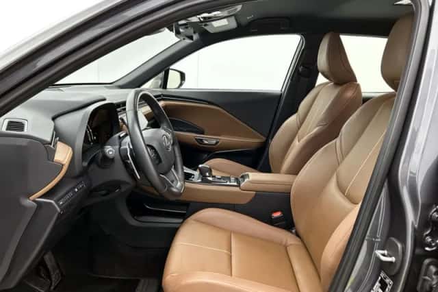 Lexus LBX (2024) thumbnail 15