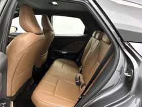 Lexus LBX (2024) thumbnail 16