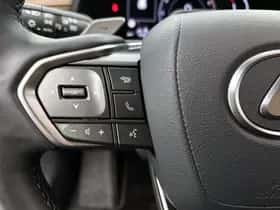 Lexus LBX (2024) thumbnail 17