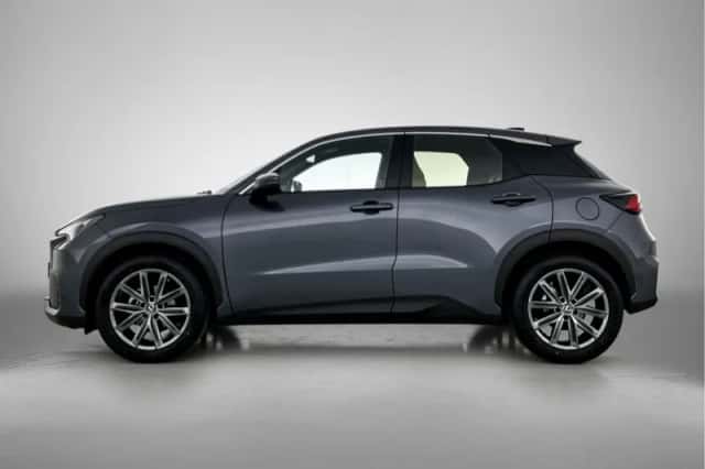 Lexus LBX (2024) thumbnail 3
