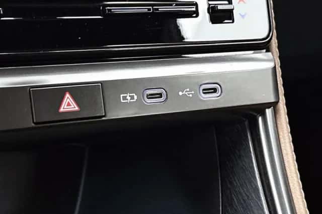 Lexus LBX (2024) thumbnail 24
