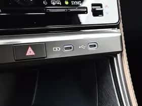 Lexus LBX (2024) thumbnail 24