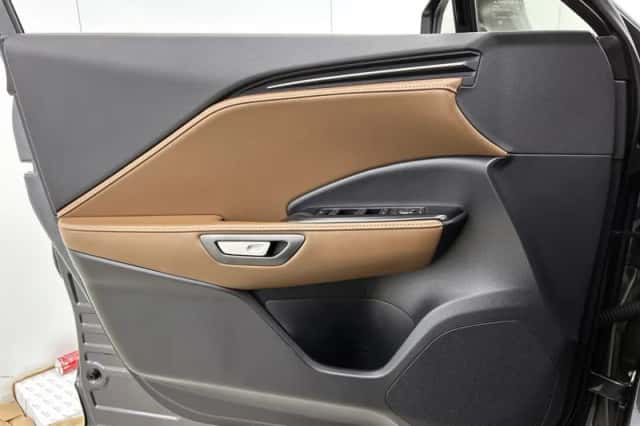 Lexus LBX (2024) thumbnail 27