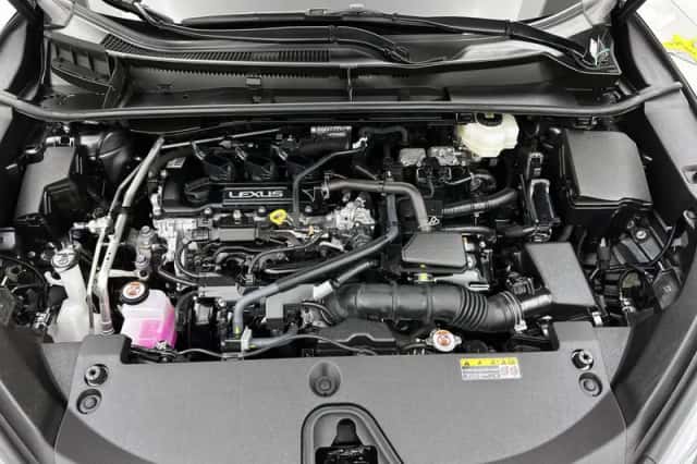Lexus LBX (2024) thumbnail 28