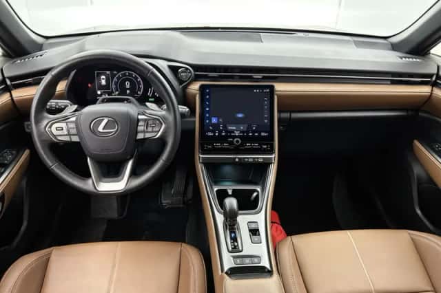 Lexus LBX (2024) thumbnail 4