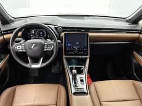 Lexus LBX (2024) thumbnail 4