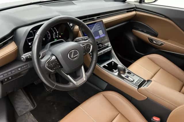 Lexus LBX (2024) thumbnail 33