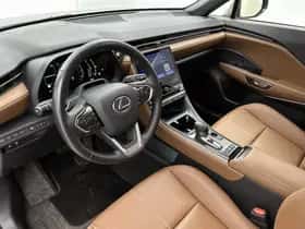 Lexus LBX (2024) thumbnail 33