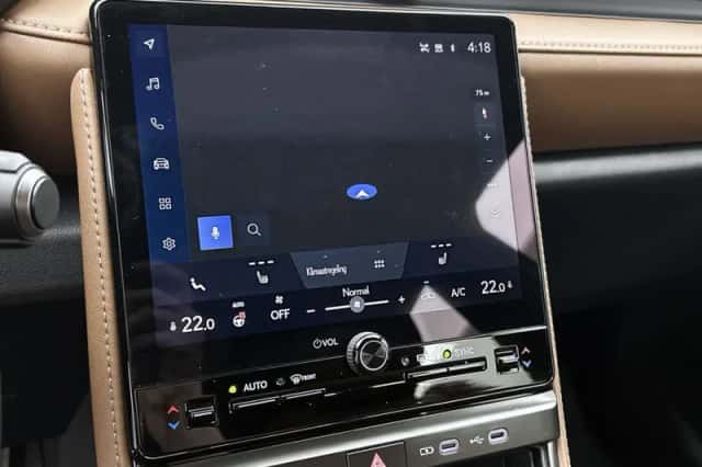 Lexus LBX (2024) thumbnail 7