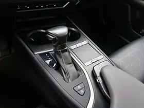Lexus UX (2020) thumbnail 11