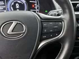 Lexus UX (2020) thumbnail 15