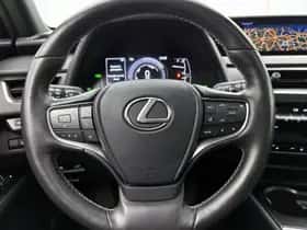 Lexus UX (2020) thumbnail 18