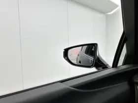 Lexus UX (2020) thumbnail 35