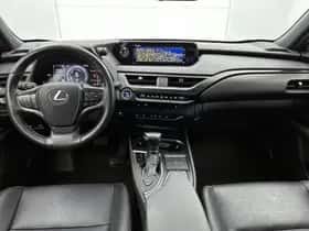 Lexus UX (2020) thumbnail 5