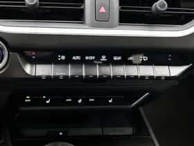 Lexus UX (2020) thumbnail 10