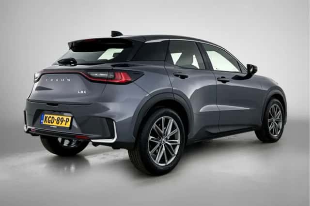 Lexus LBX (2026) thumbnail 2